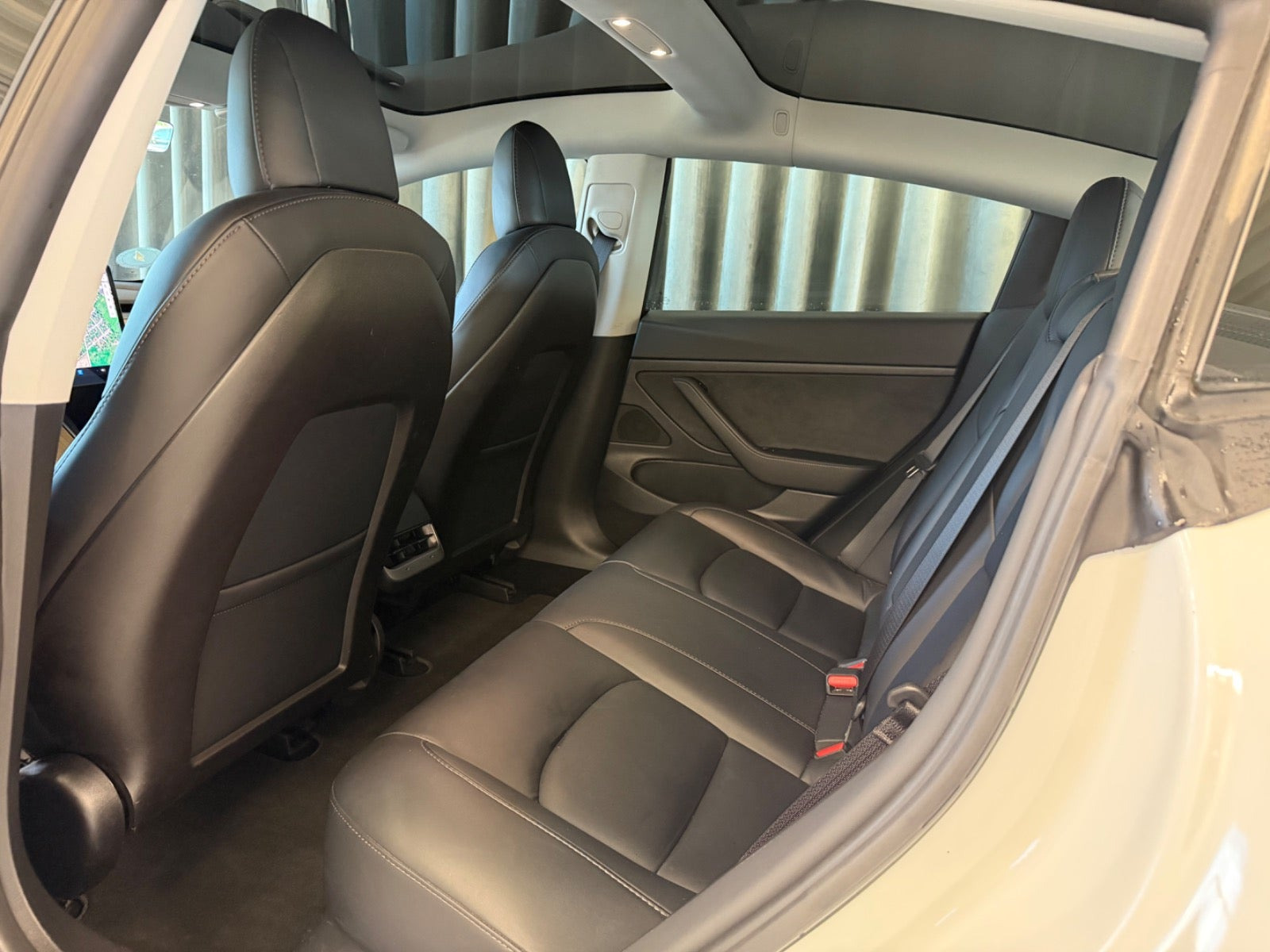 Hvid Tesla Model 3 fra 2020