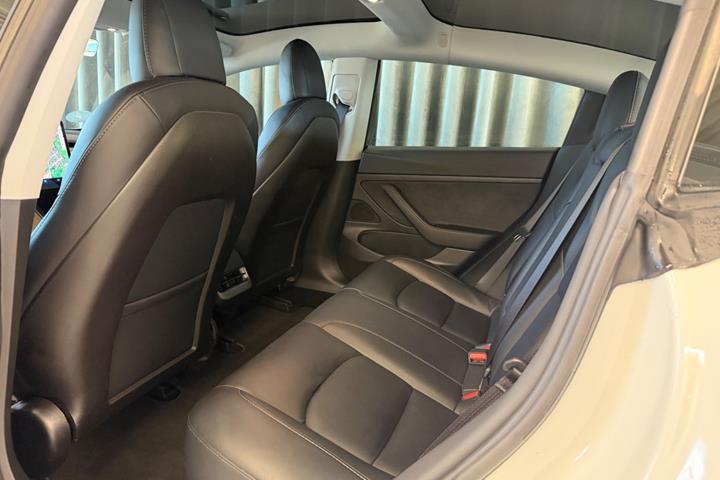 Hvid Tesla Model 3 fra 2020