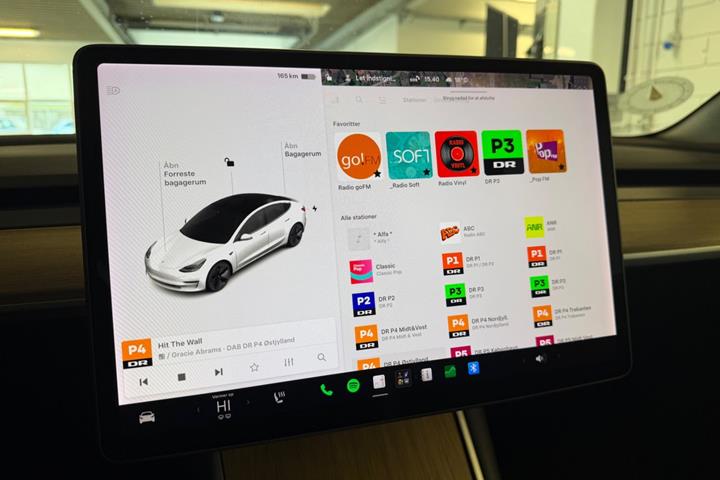 Hvid Tesla Model 3 fra 2020