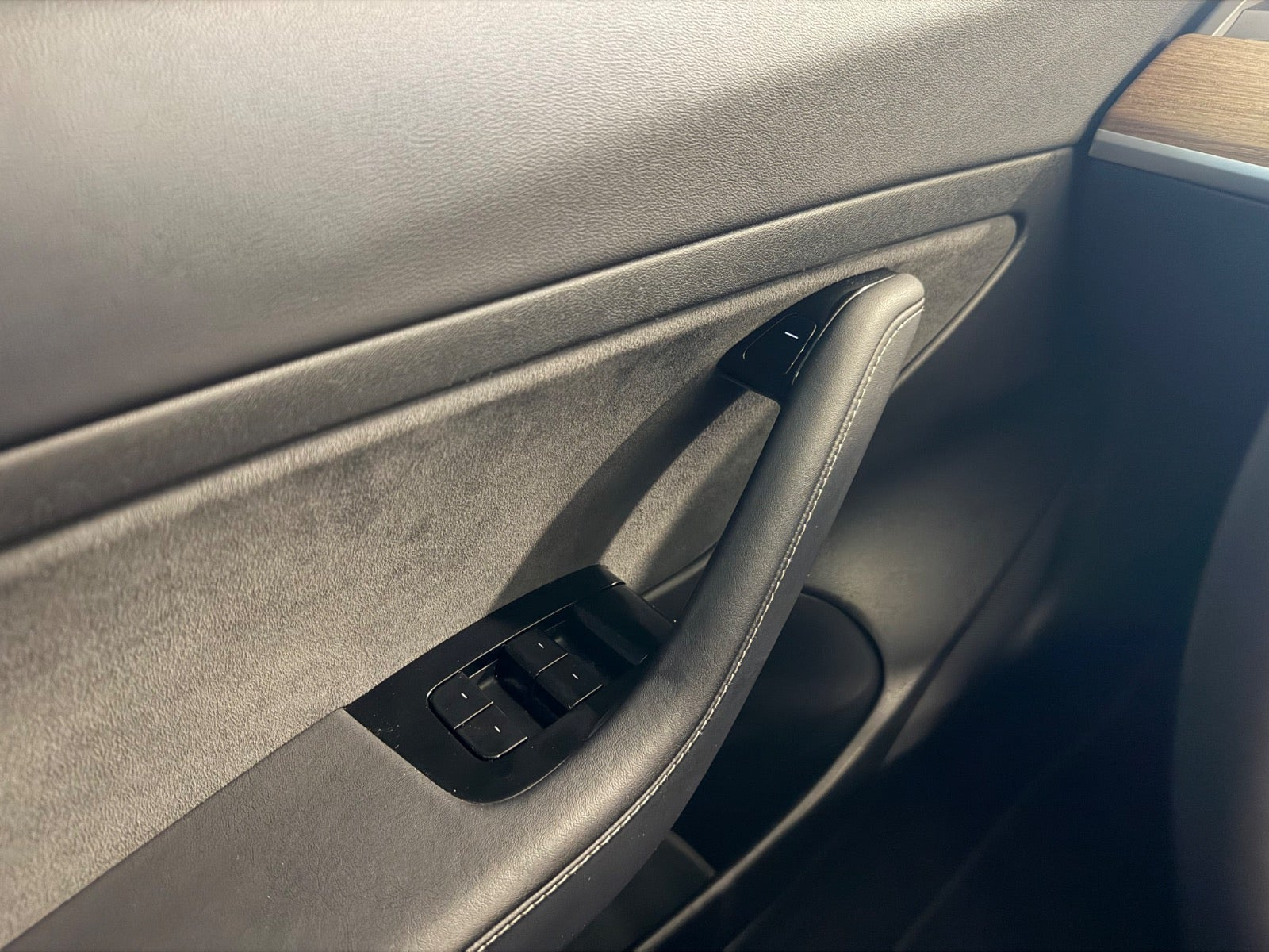 Hvid Tesla Model 3 fra 2020