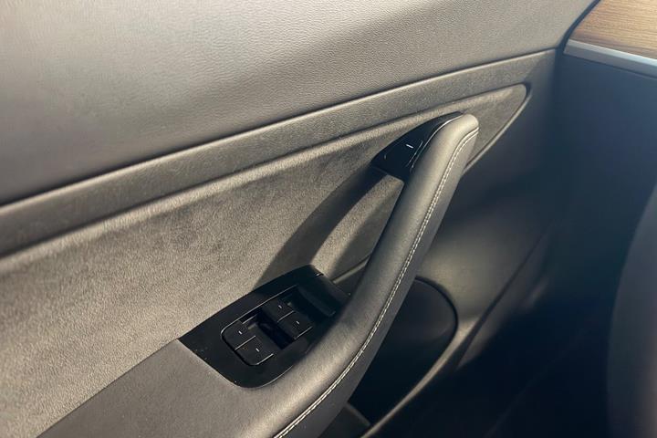 Hvid Tesla Model 3 fra 2020