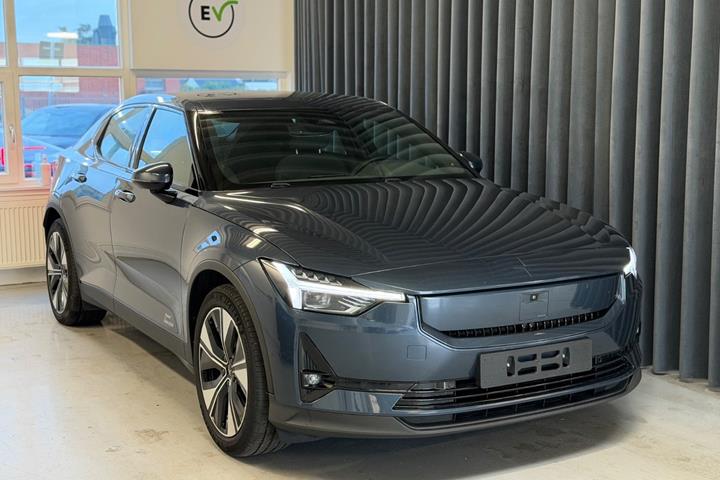 Blå Polestar 2 fra 2024