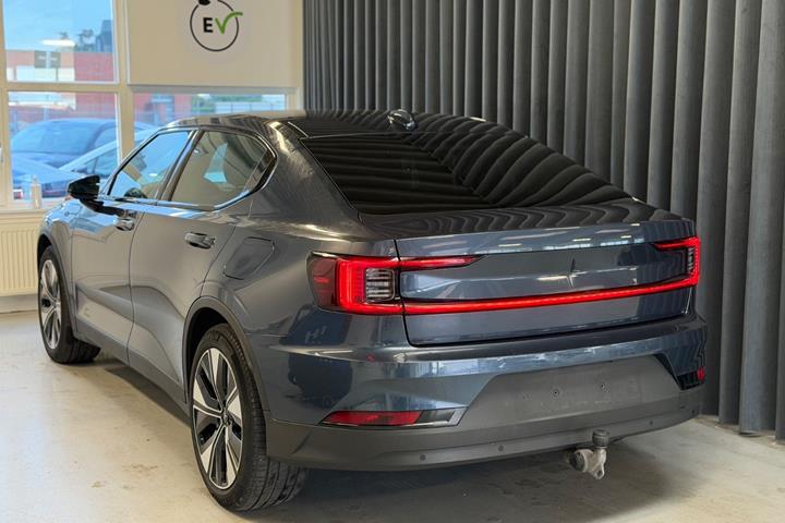 Blå Polestar 2 fra 2024