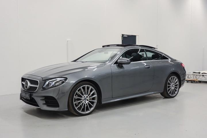 Grå Mercedes E400 fra 2017 set udefra