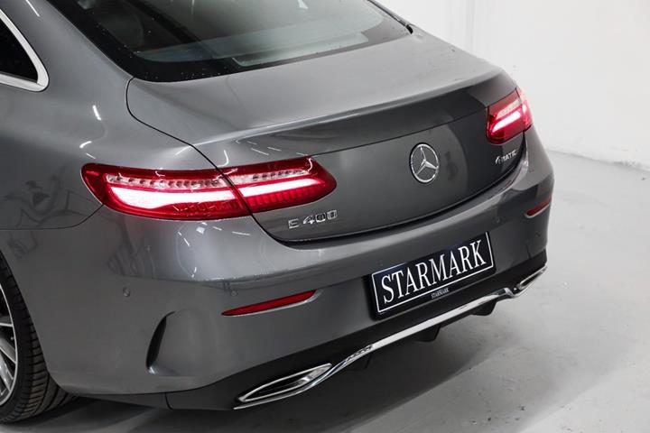 Grå Mercedes E400 fra 2017