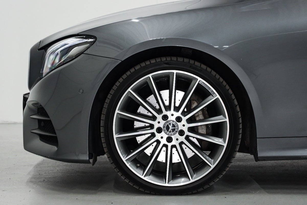 Grå Mercedes E400 fra 2017