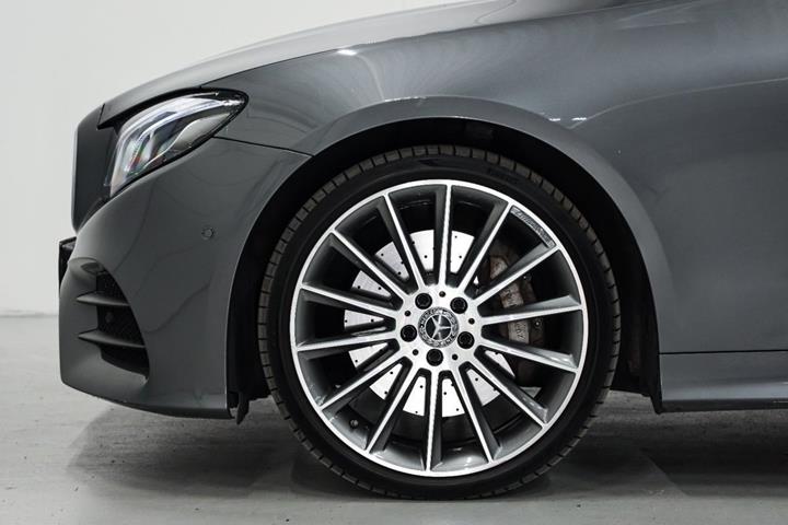 Grå Mercedes E400 fra 2017