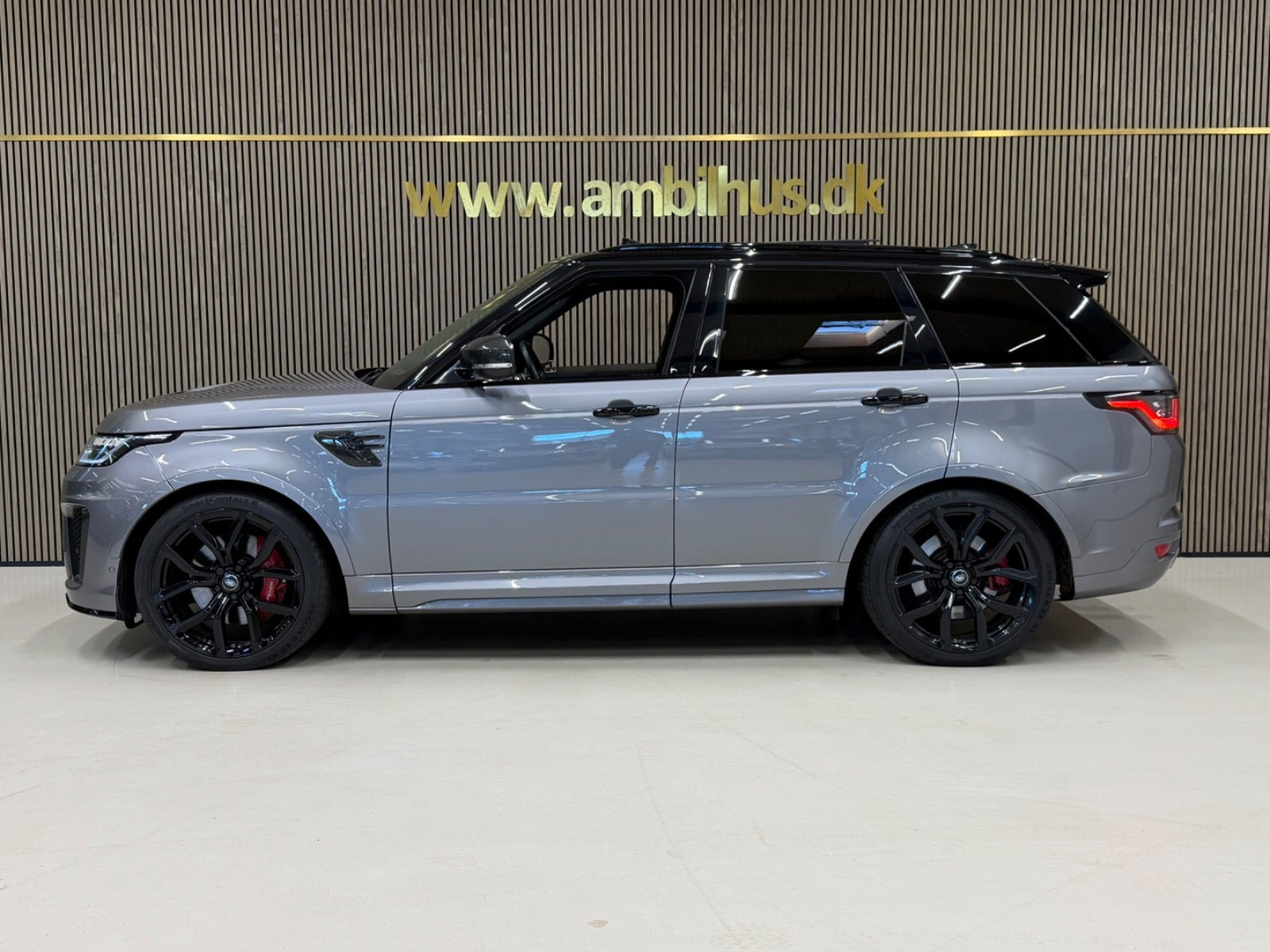 Grå Land Rover Range Rover sport fra 2020