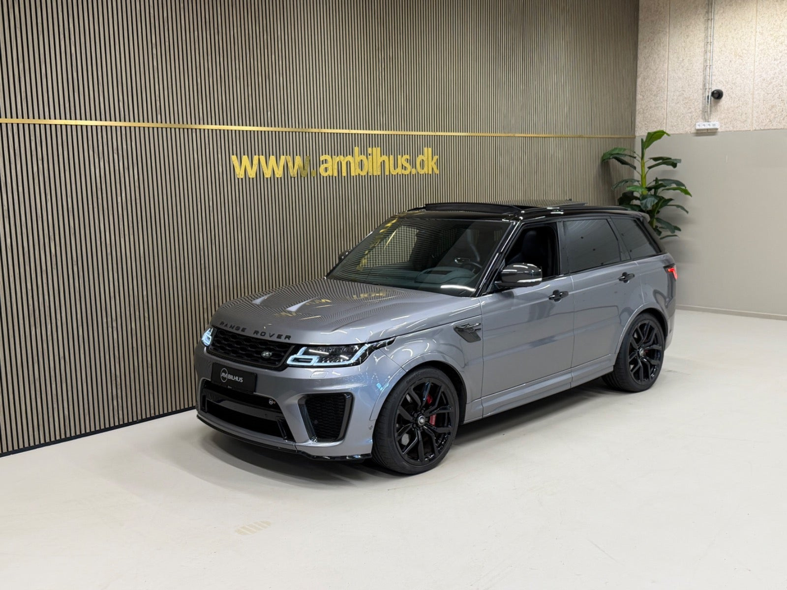 Grå Land Rover Range Rover sport fra 2020