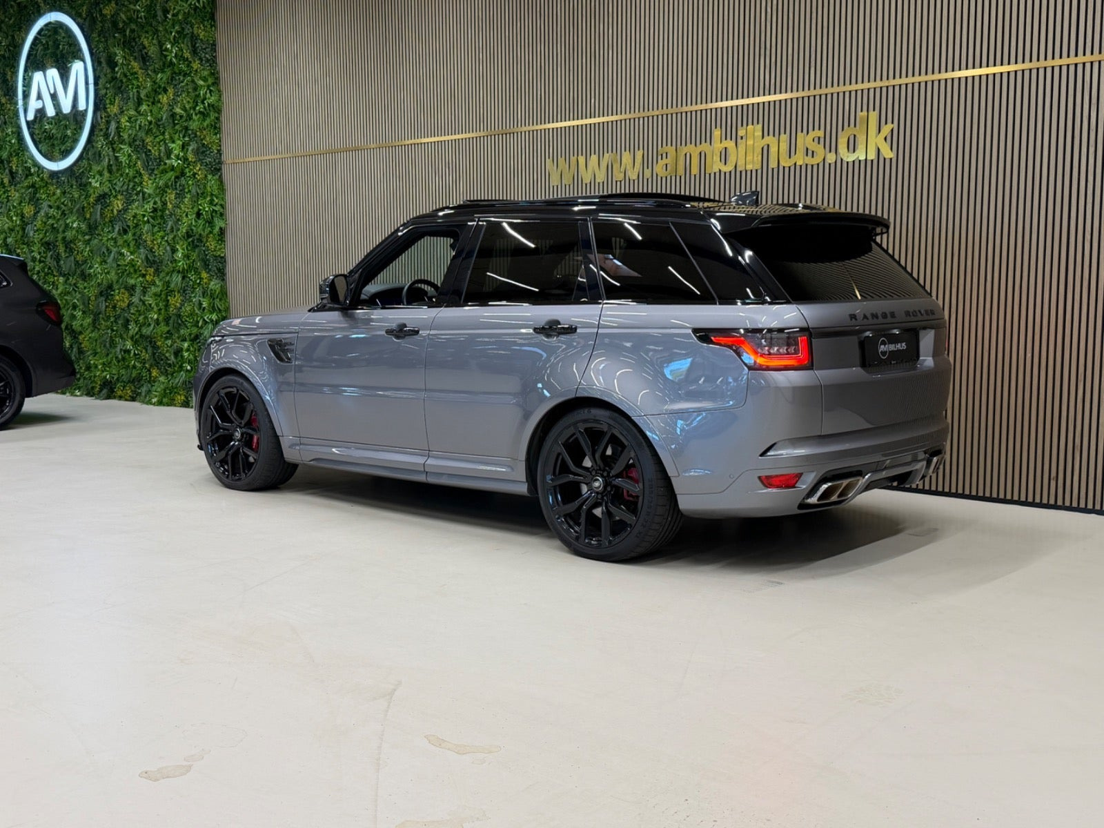 Grå Land Rover Range Rover sport fra 2020