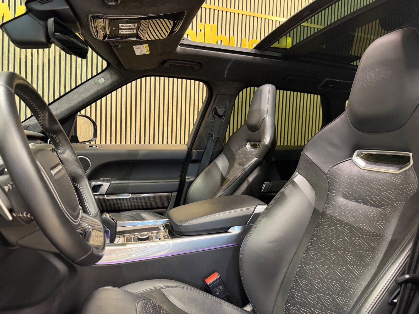 Grå Land Rover Range Rover sport fra 2020