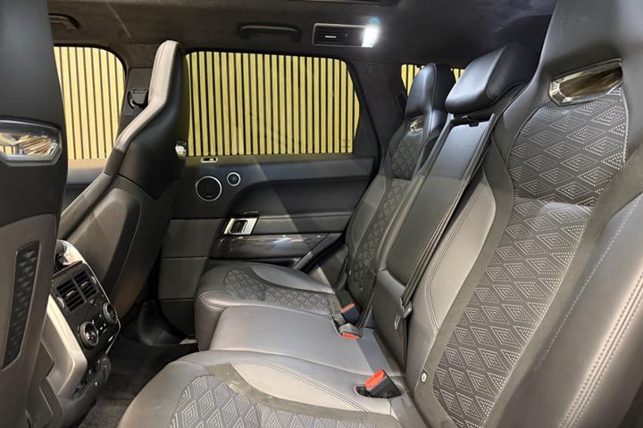 Grå Land Rover Range Rover sport fra 2020
