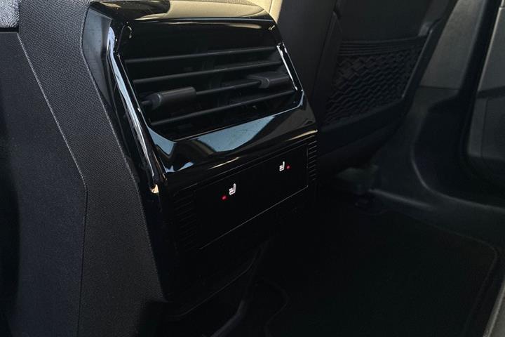 Hvid Peugeot e-3008 fra 2025