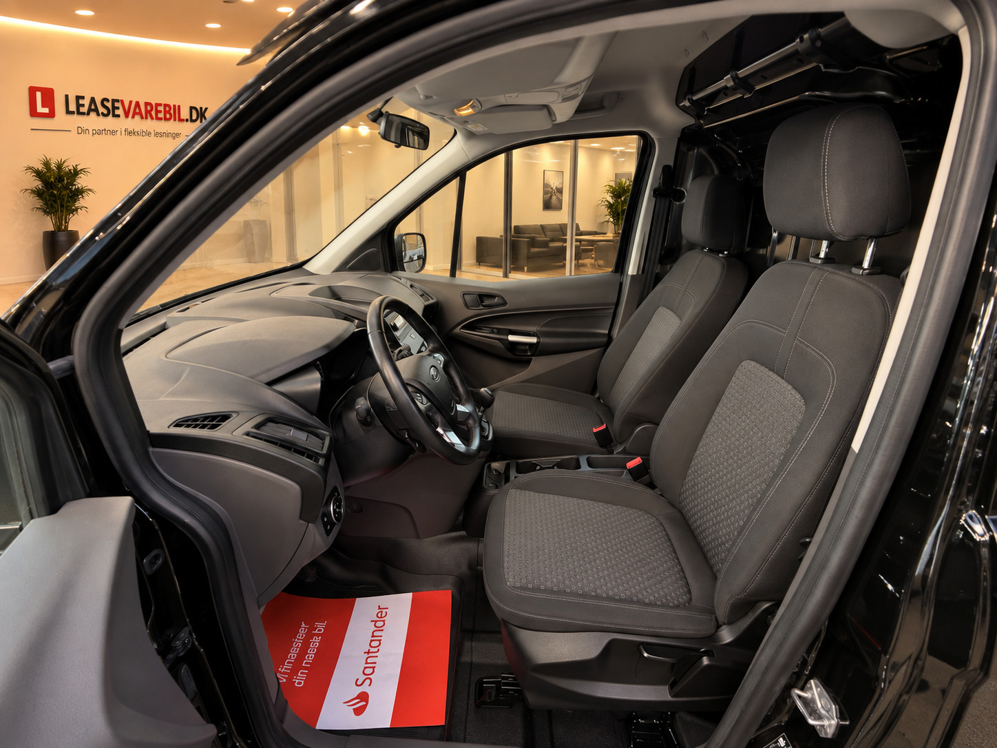 Sort Ford Transit Connect fra 2022