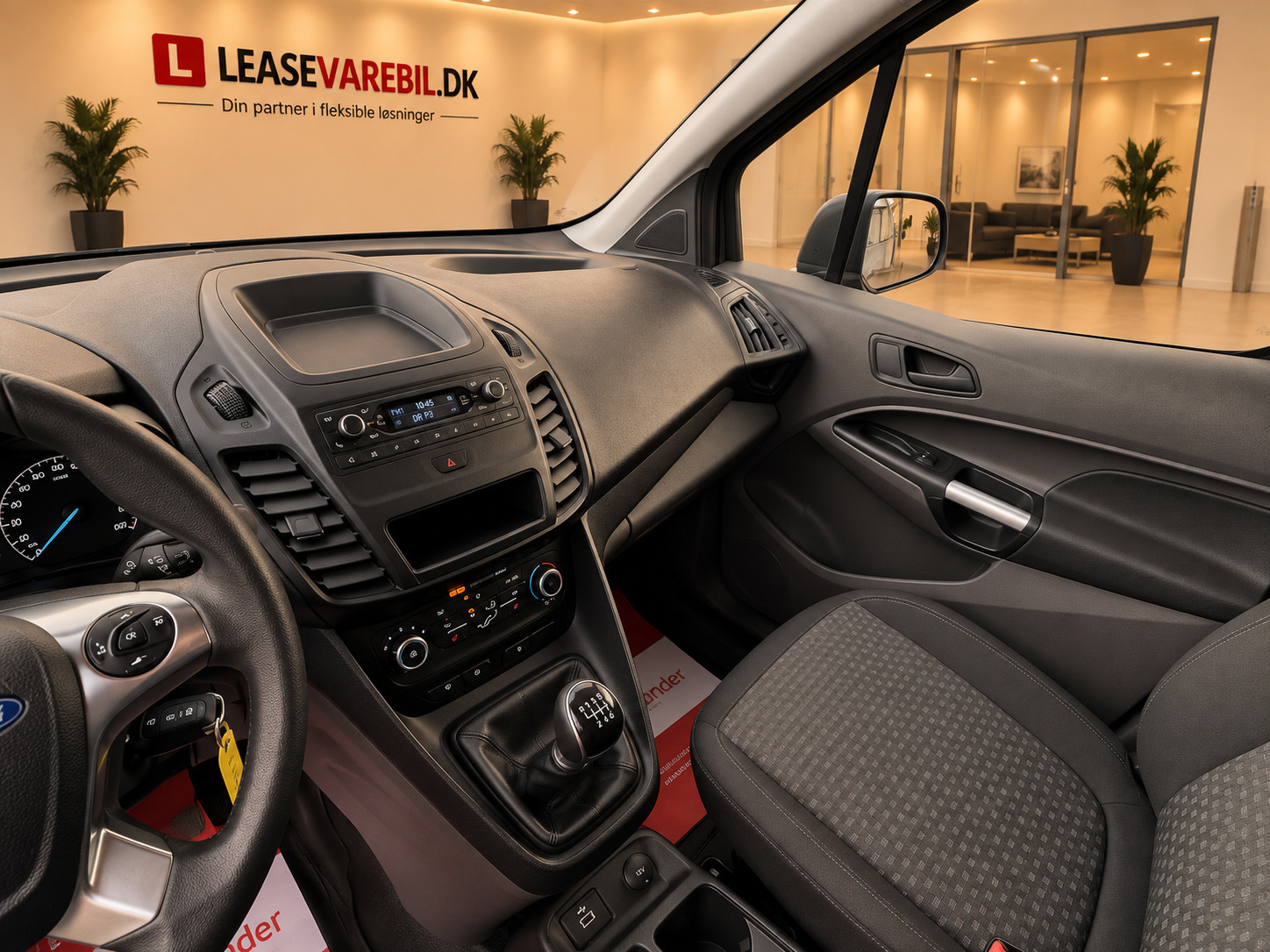 Sort Ford Transit Connect fra 2022