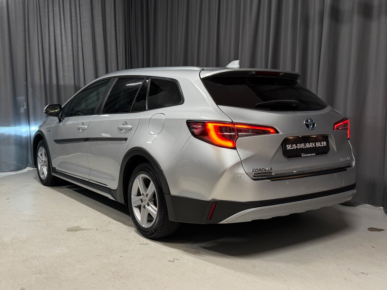 Sølv Toyota Corolla fra 2019
