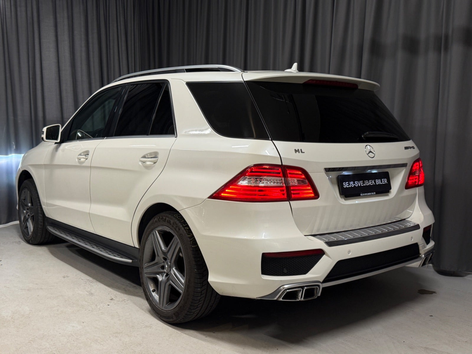 Hvid Mercedes ML350 fra 2013