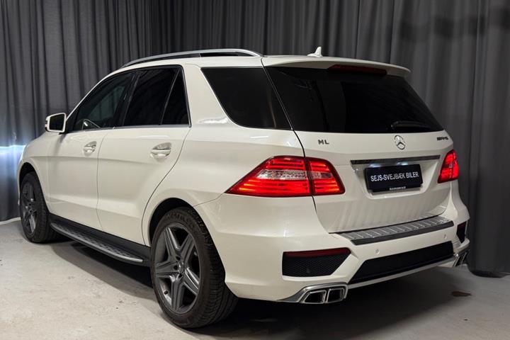 Hvid Mercedes ML350 fra 2013