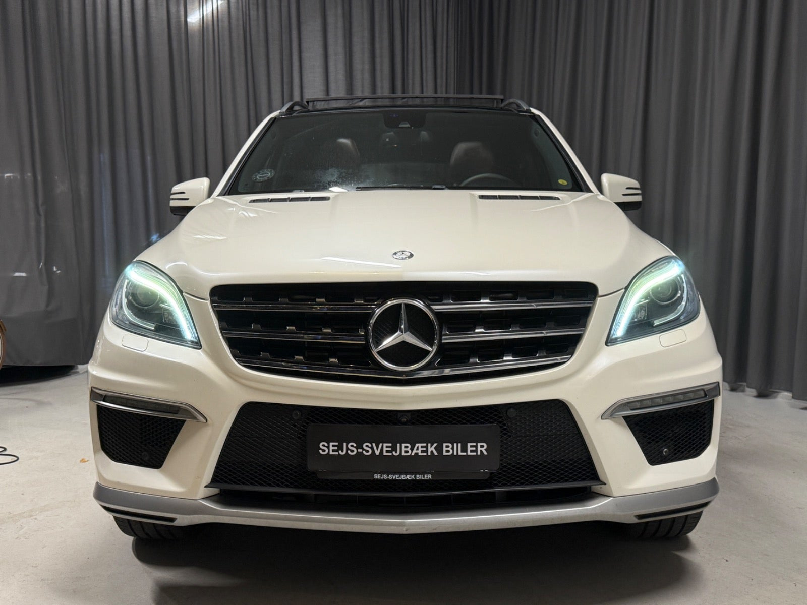 Hvid Mercedes ML350 fra 2013