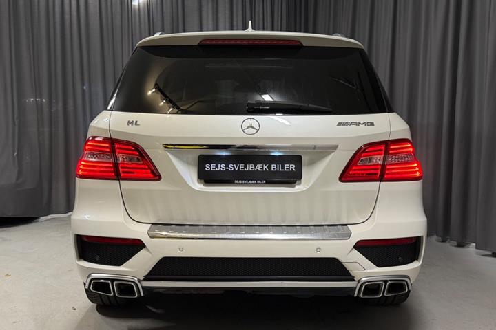 Hvid Mercedes ML350 fra 2013