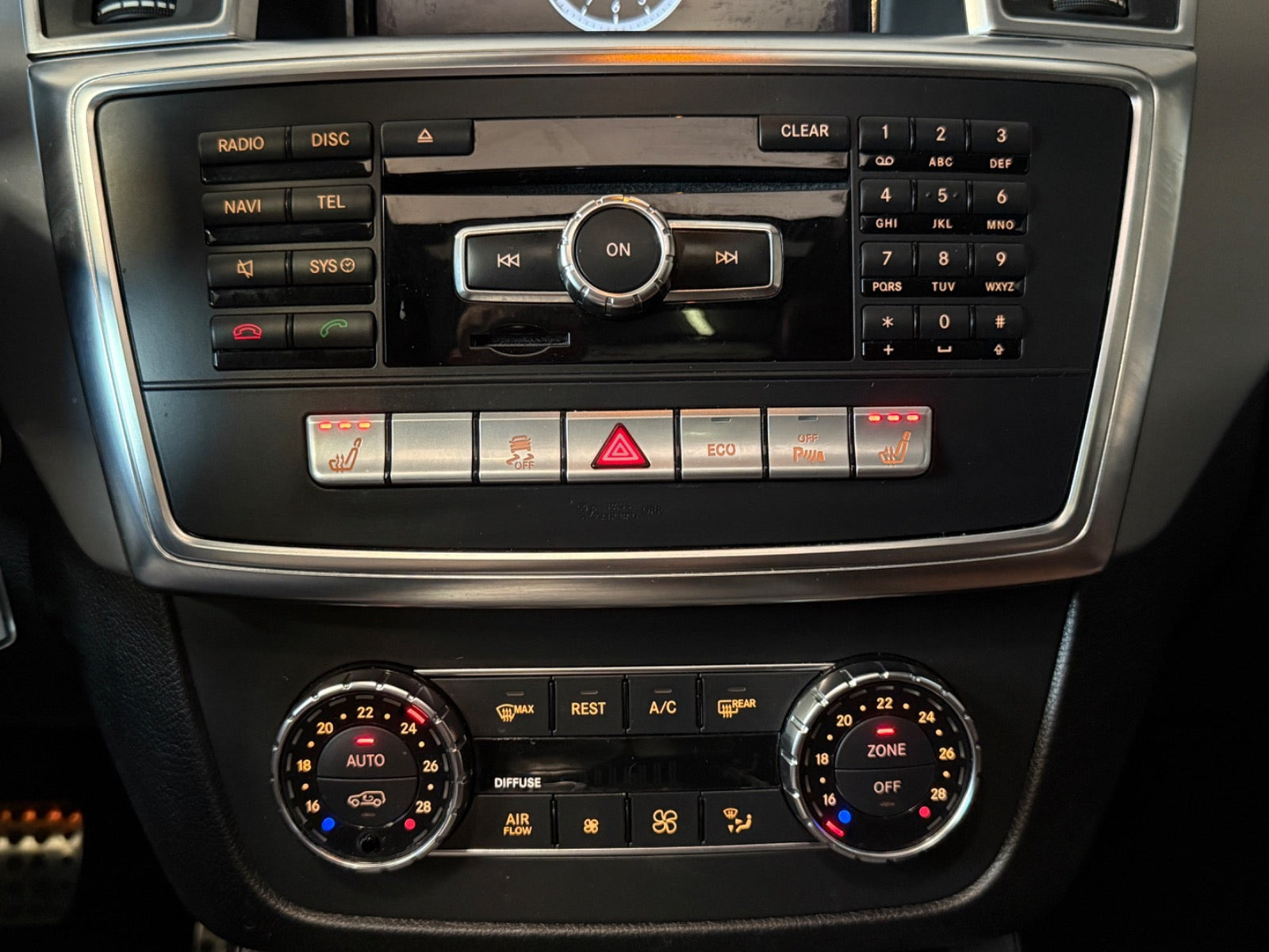 Hvid Mercedes ML350 fra 2013