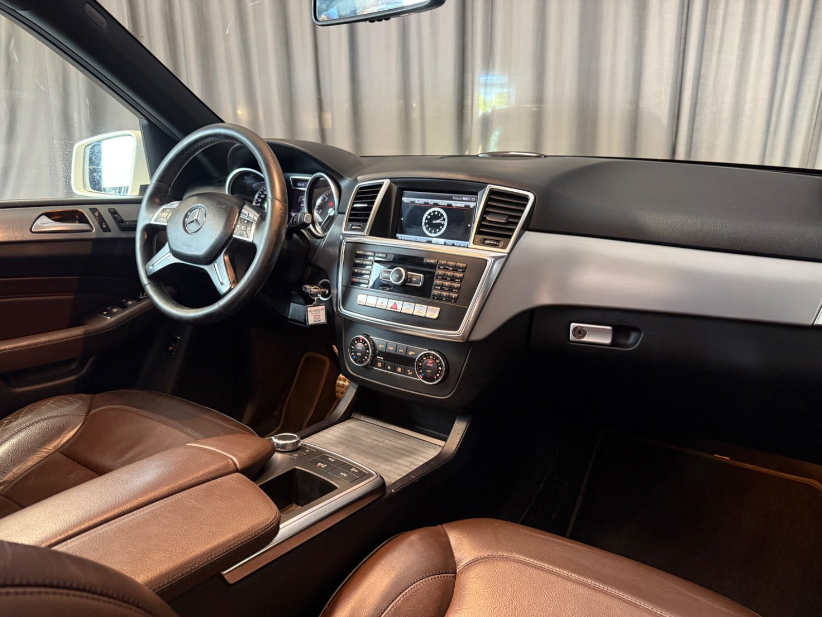 Hvid Mercedes ML350 fra 2013