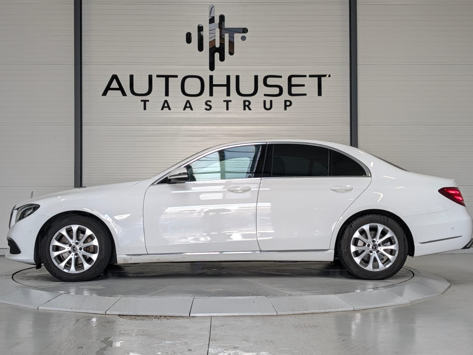 Hvid Mercedes E200 fra 2018