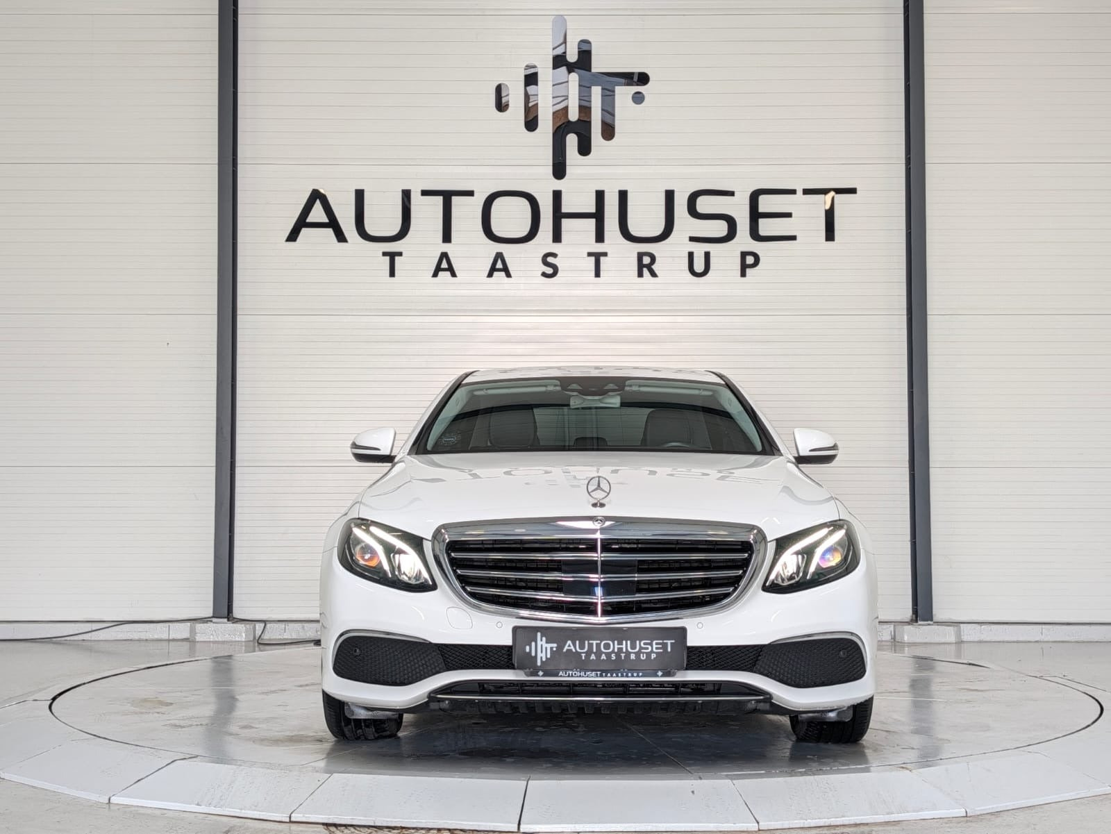 Hvid Mercedes E200 fra 2018
