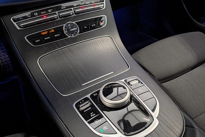 Hvid Mercedes E200 fra 2018
