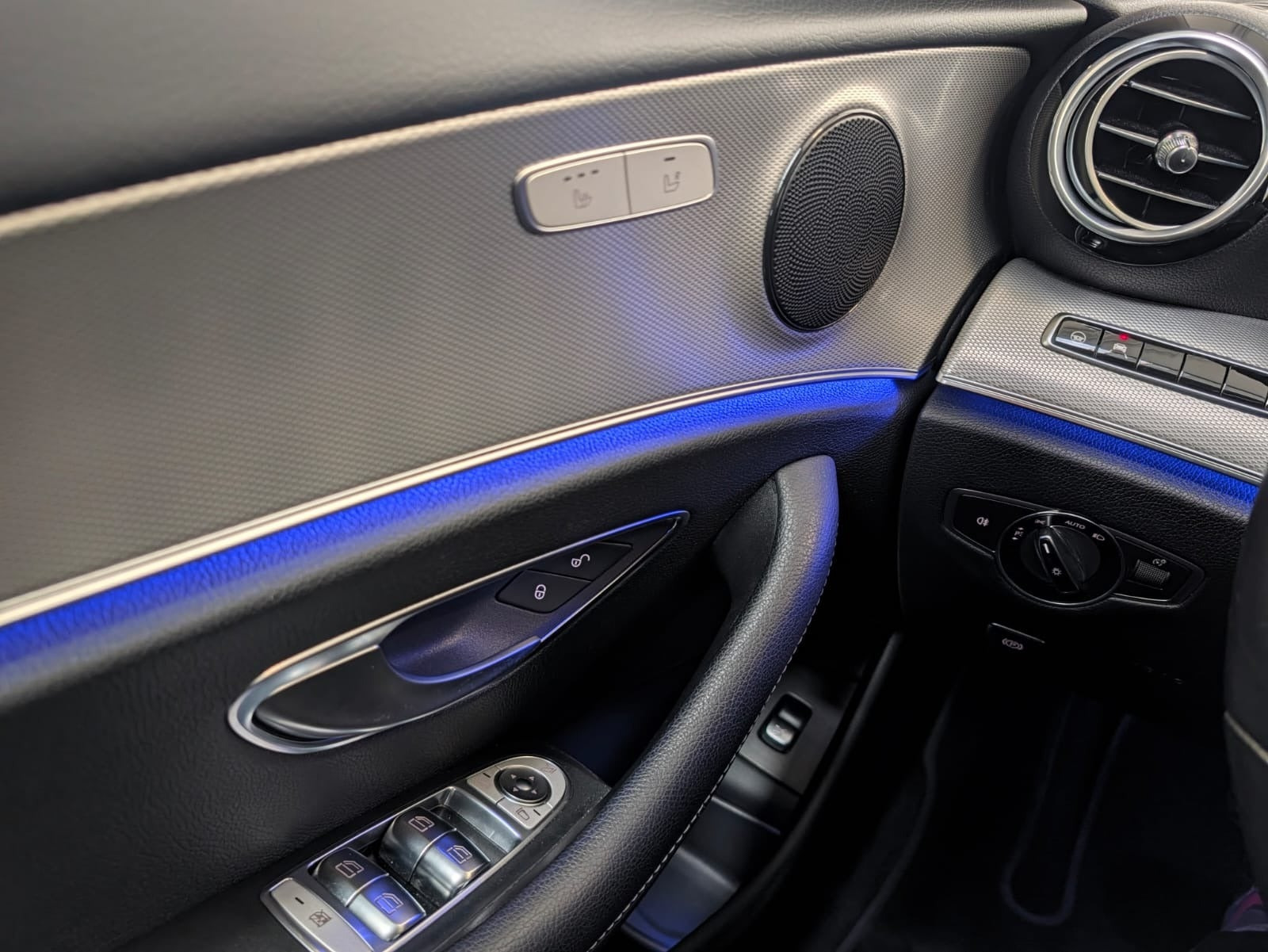 Hvid Mercedes E200 fra 2018