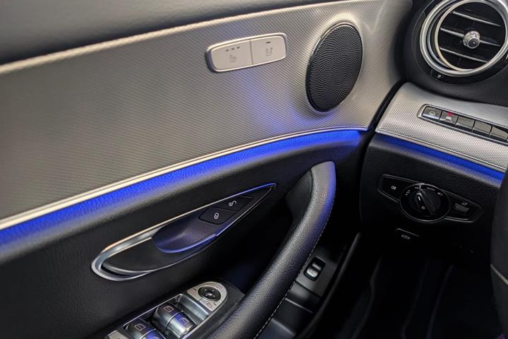 Hvid Mercedes E200 fra 2018