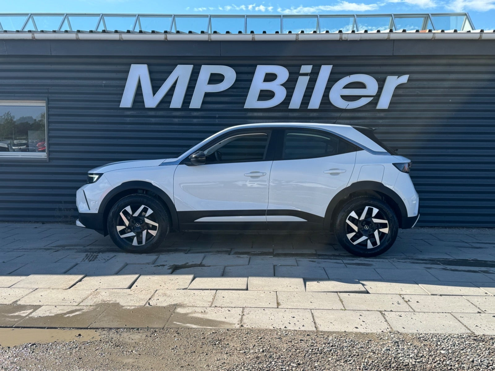 Hvid Opel Mokka-e fra 2024