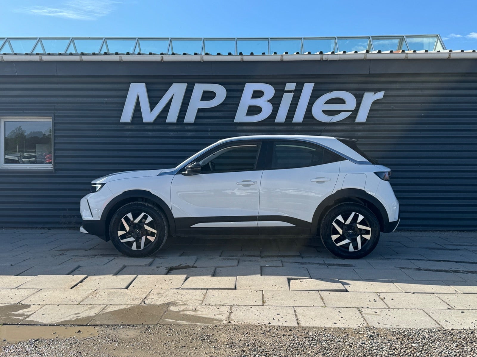 Hvid Opel Mokka-e fra 2024