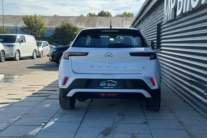 Hvid Opel Mokka-e fra 2024