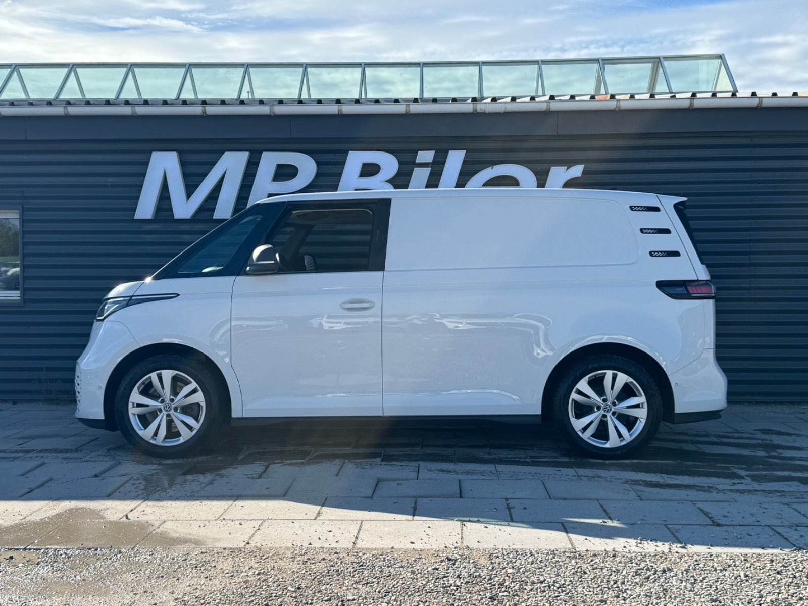 Hvid VW ID.Buzz fra 2023