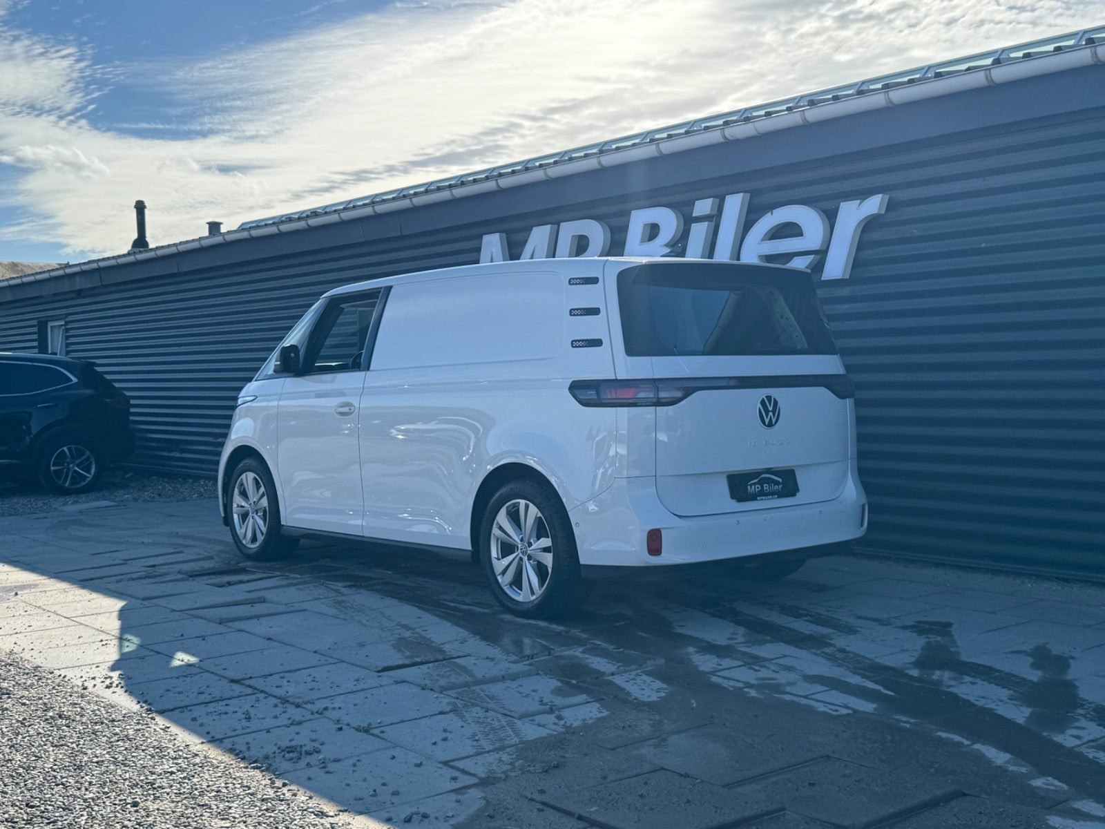 Hvid VW ID.Buzz fra 2023