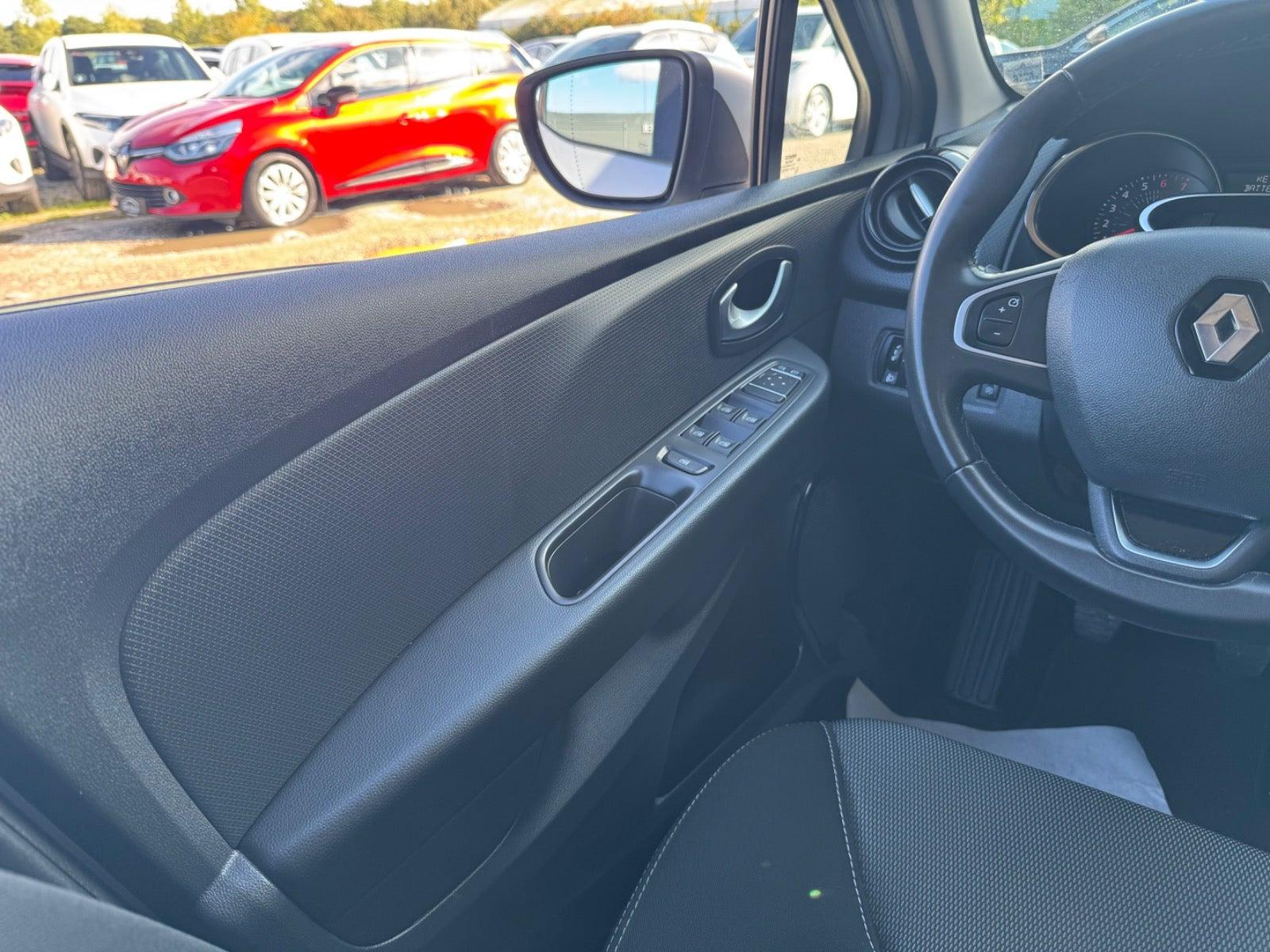 Sølv Renault Clio IV fra 2020