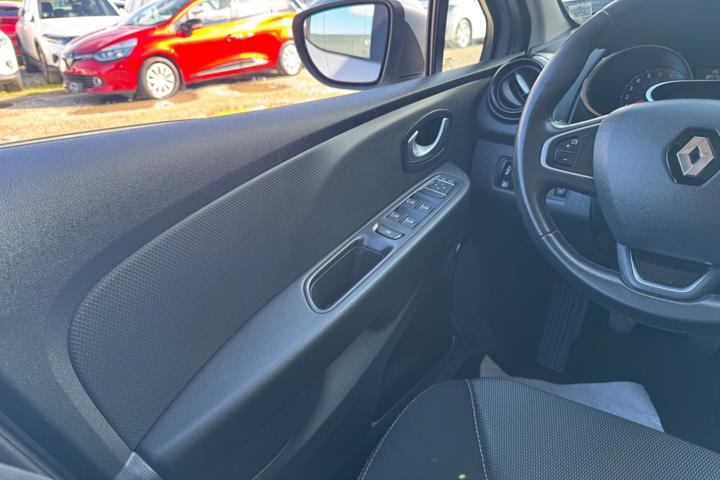 Sølv Renault Clio IV fra 2020