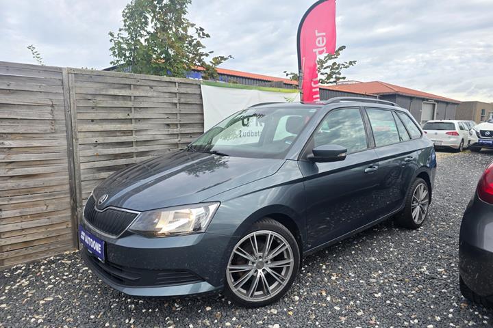 Grå Skoda Fabia fra 2016