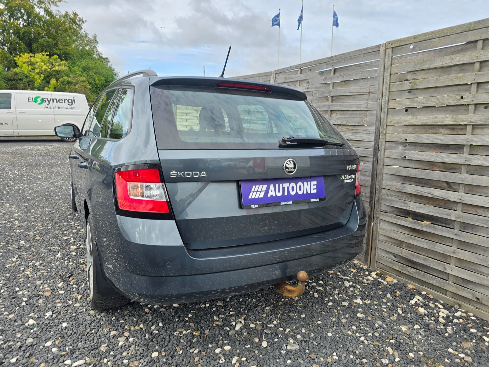 Grå Skoda Fabia fra 2016
