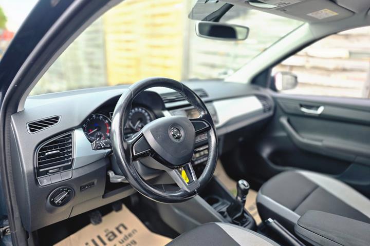 Grå Skoda Fabia fra 2016