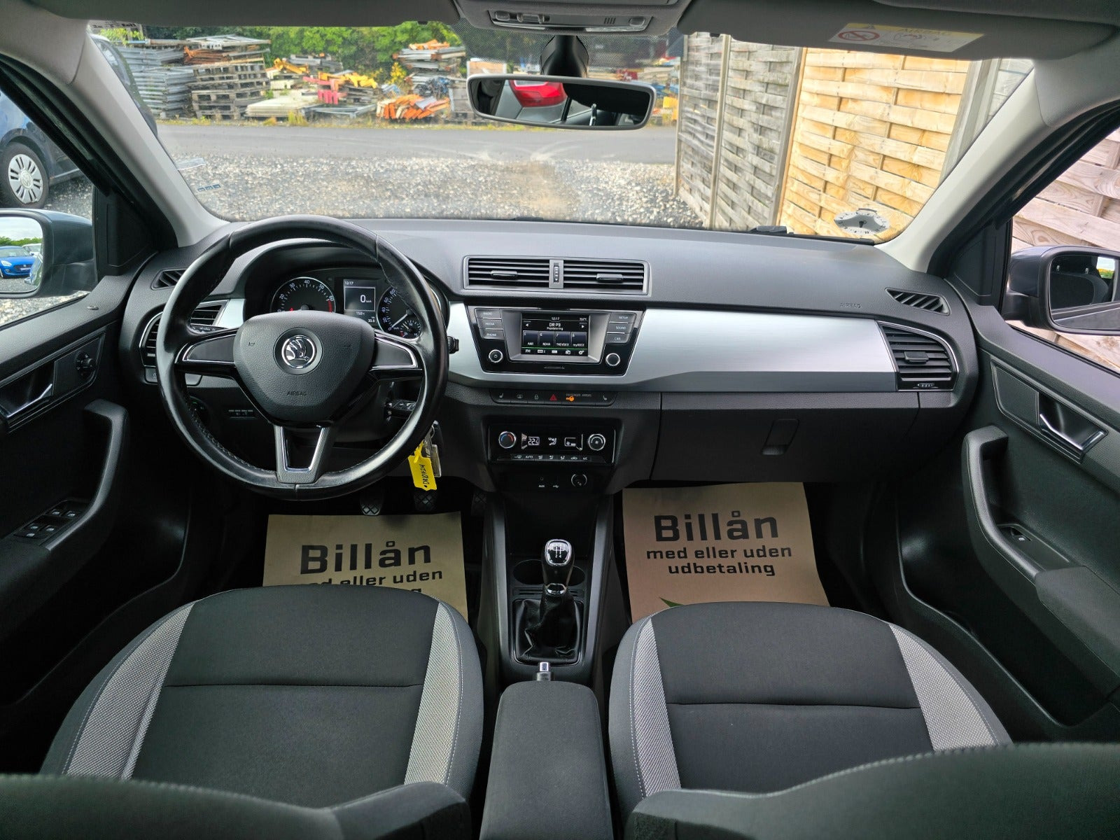 Grå Skoda Fabia fra 2016