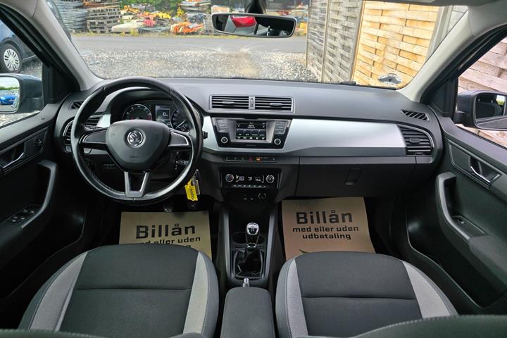 Grå Skoda Fabia fra 2016