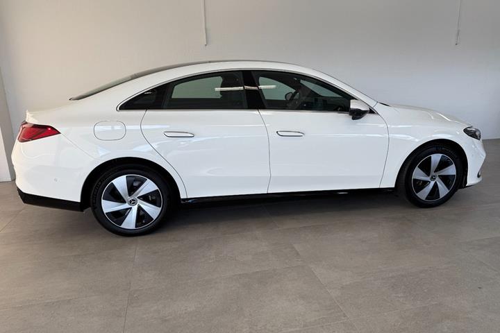 Hvid Mercedes CLA250+ fra 2025