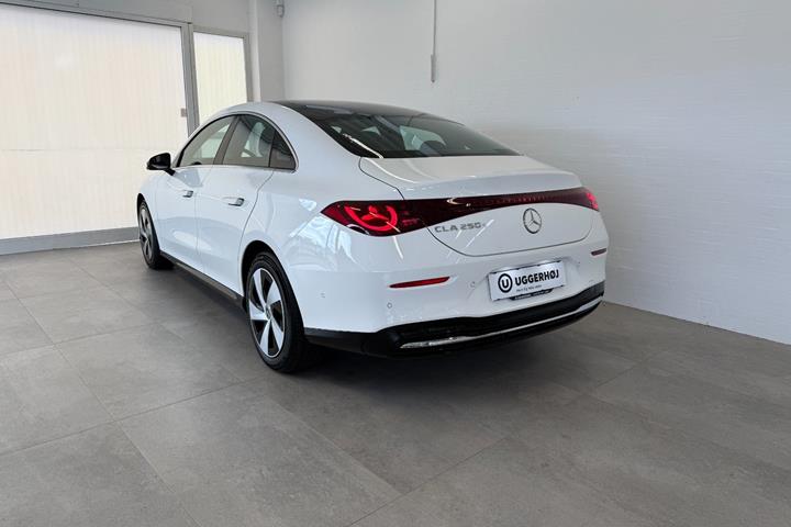 Hvid Mercedes CLA250+ fra 2025