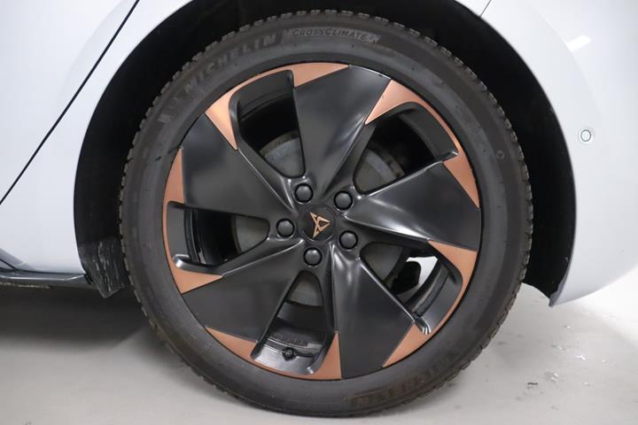 Sølv Cupra Born fra 2024