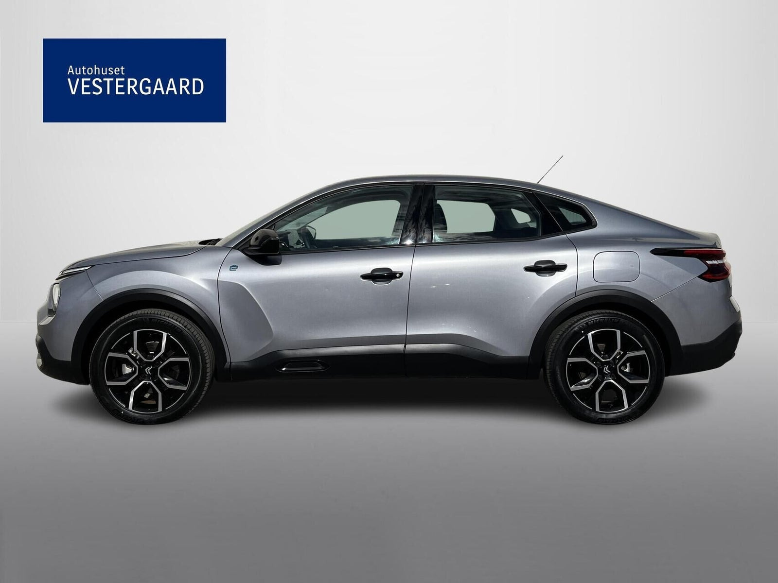 Grå Citroën ë-C4 X fra 2023