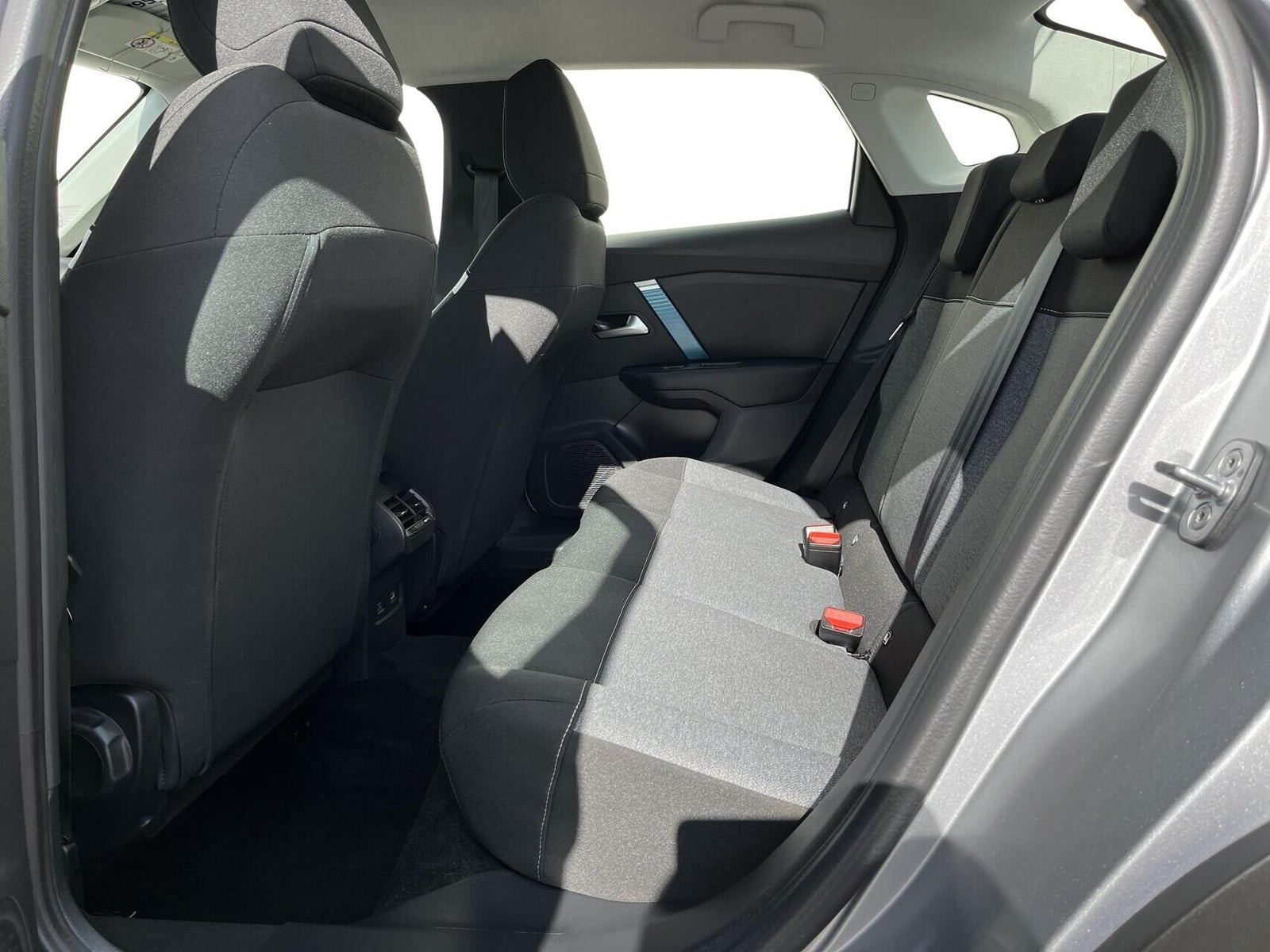 Grå Citroën ë-C4 X fra 2023