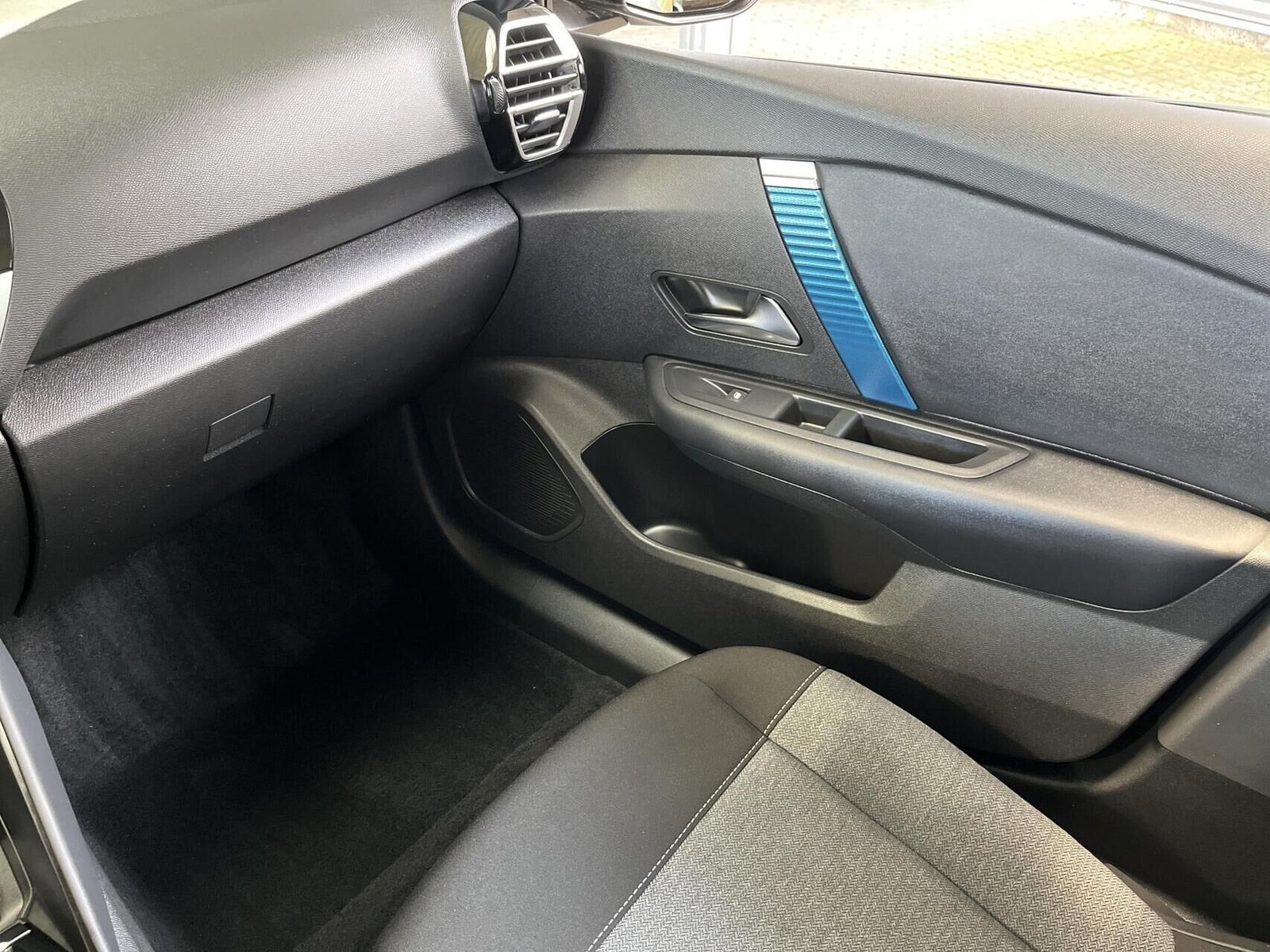 Grå Citroën ë-C4 X fra 2023