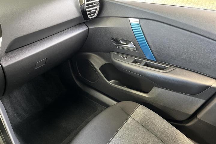 Grå Citroën ë-C4 X fra 2023